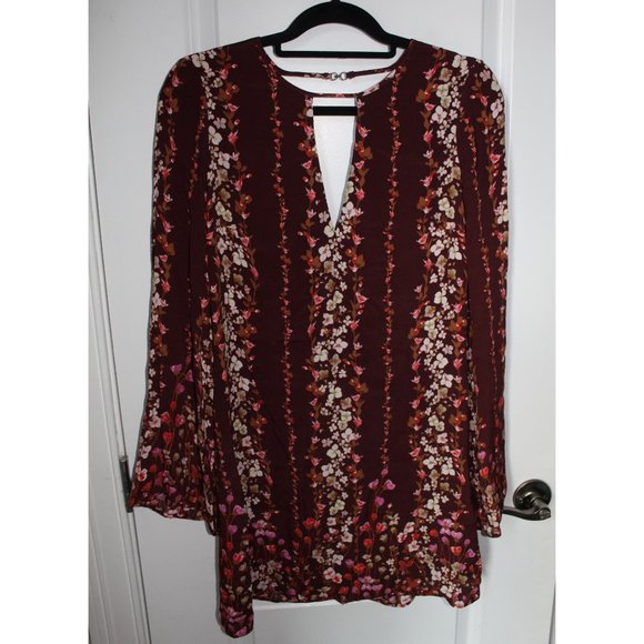 Kimchi Blue Maroon Keyhole Mini Shift Dress - Picture 2 of 6